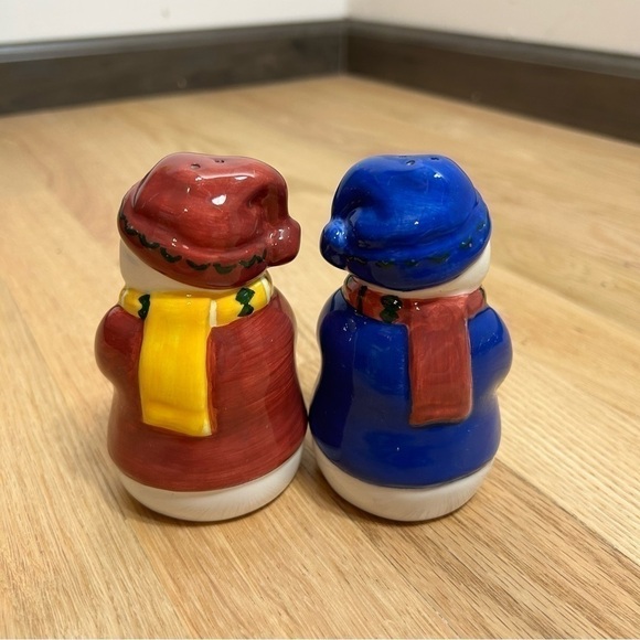 Vintage Snowman Salt & Pepper Shakers Red Blue Holiday Winter Christmas - Picture 3 of 5